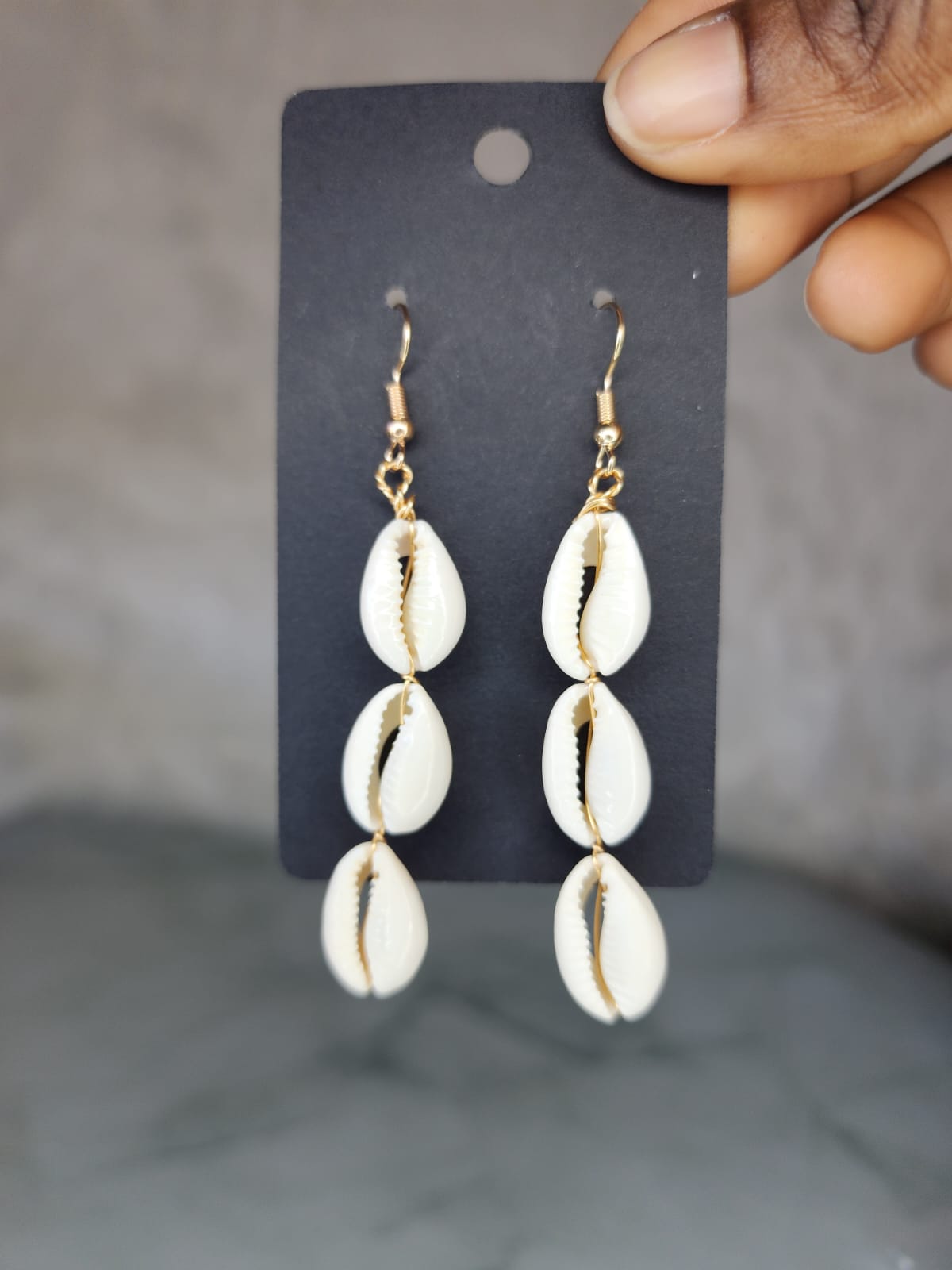 Straight drop cowrie earing