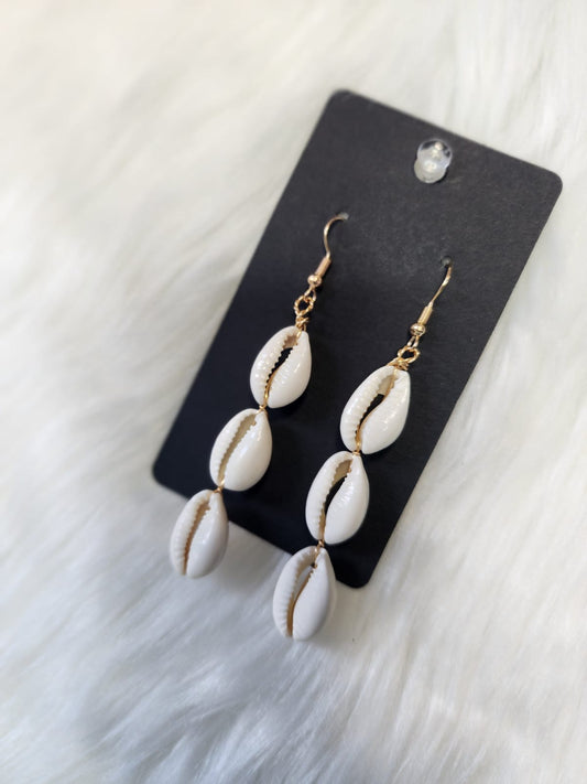 Straight drop cowrie earing